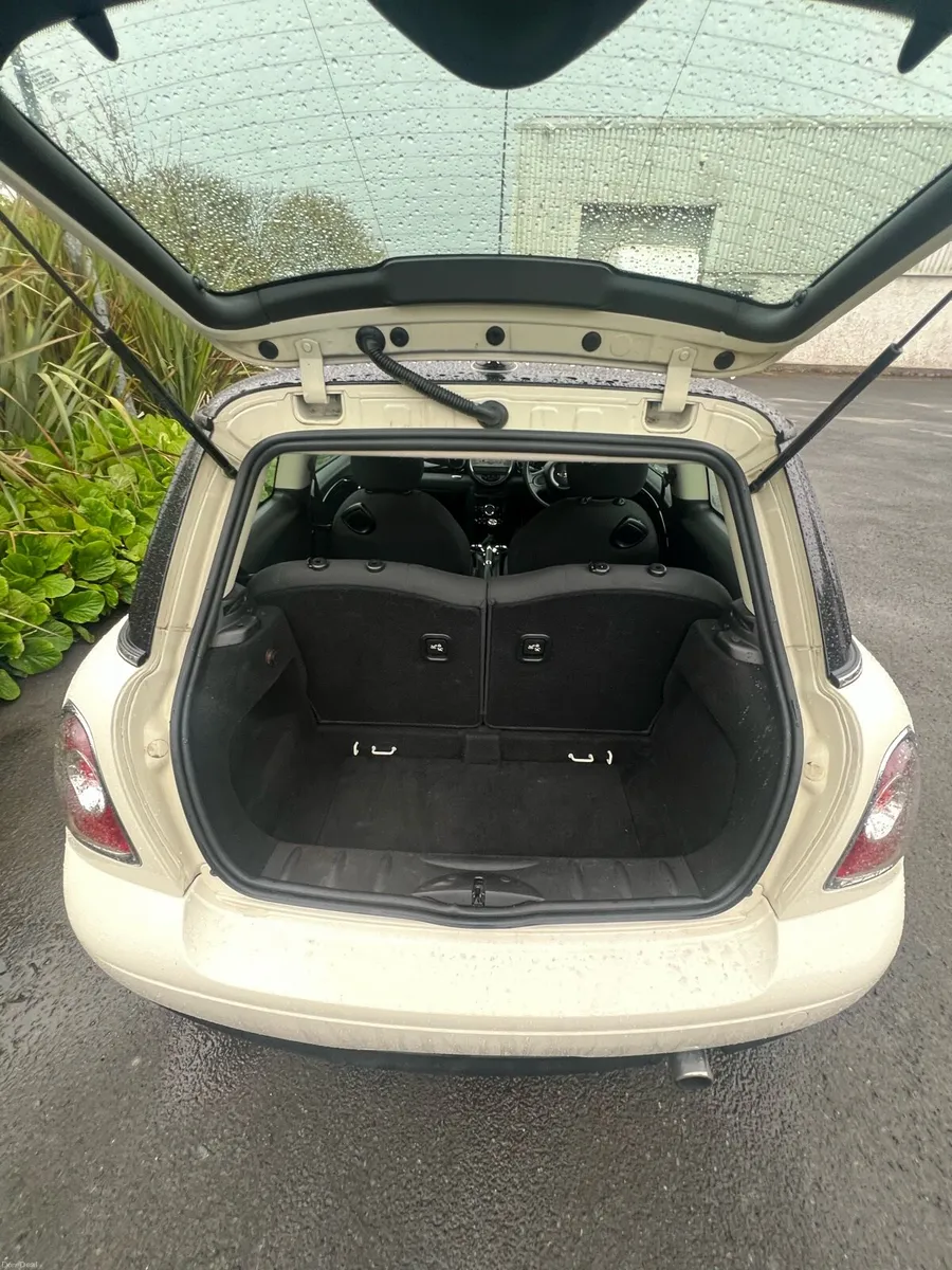 Mini Cooper Hatchback - Image 4