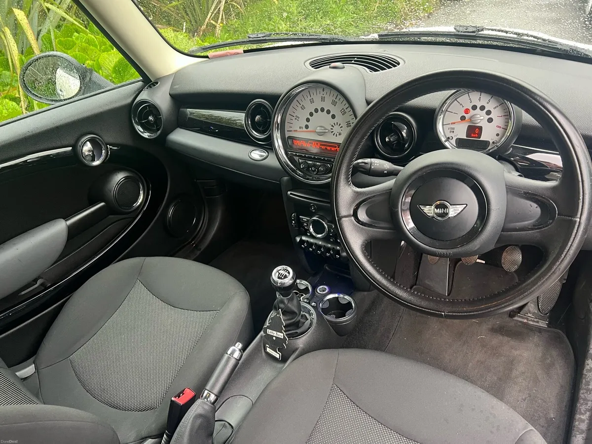 Mini Cooper Hatchback - Image 6