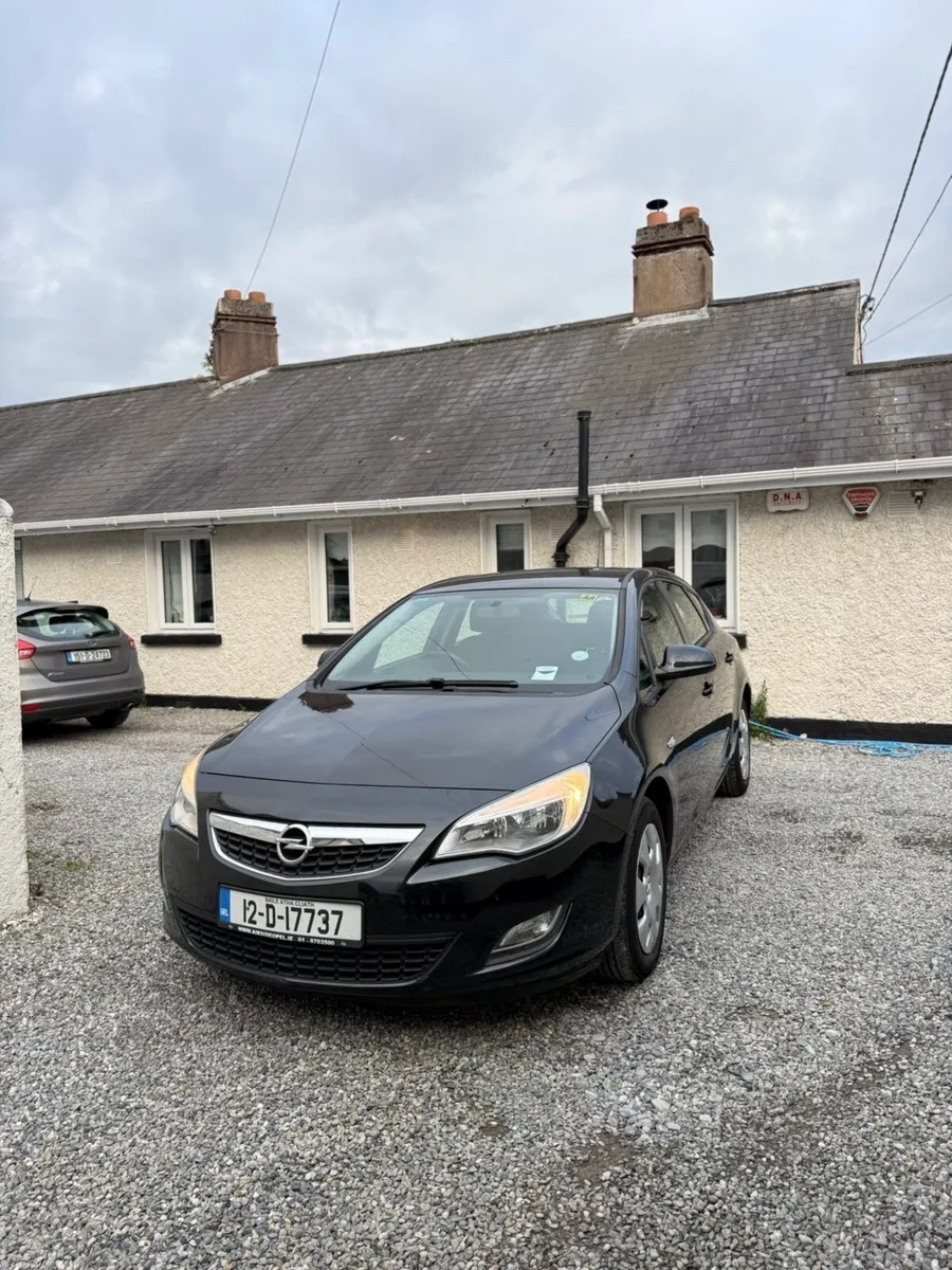 Opel Astra 2012 1.4 petrol NEW NCT 7/27 - Image 1