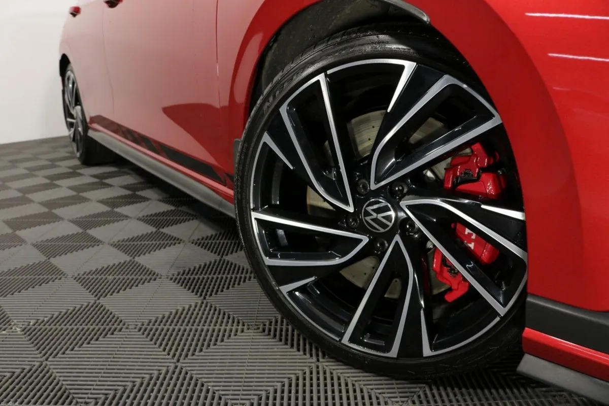 Volkswagen Golf GTI CLUBSPORT DSG - 2.0L PETROL 30 - Image 3