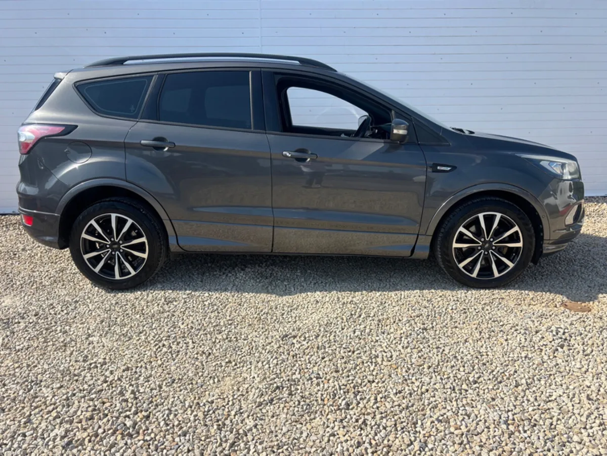 Ford Kuga 1.5 TDCI ST-LINE 120 5DR 120PS - Image 4