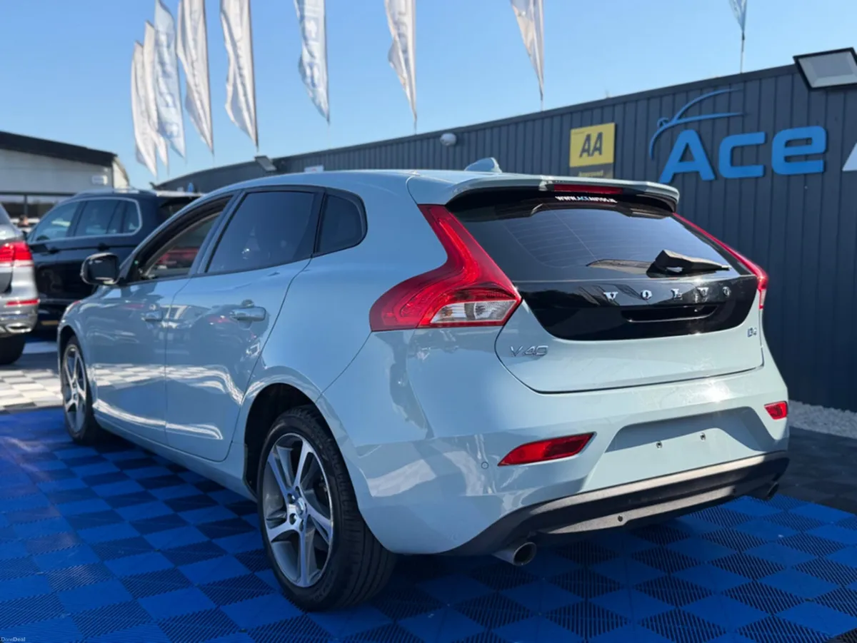 Volvo V40 D4 MOMENTUM - 2.0L DIESEL - AUTO - 12M W - Image 5