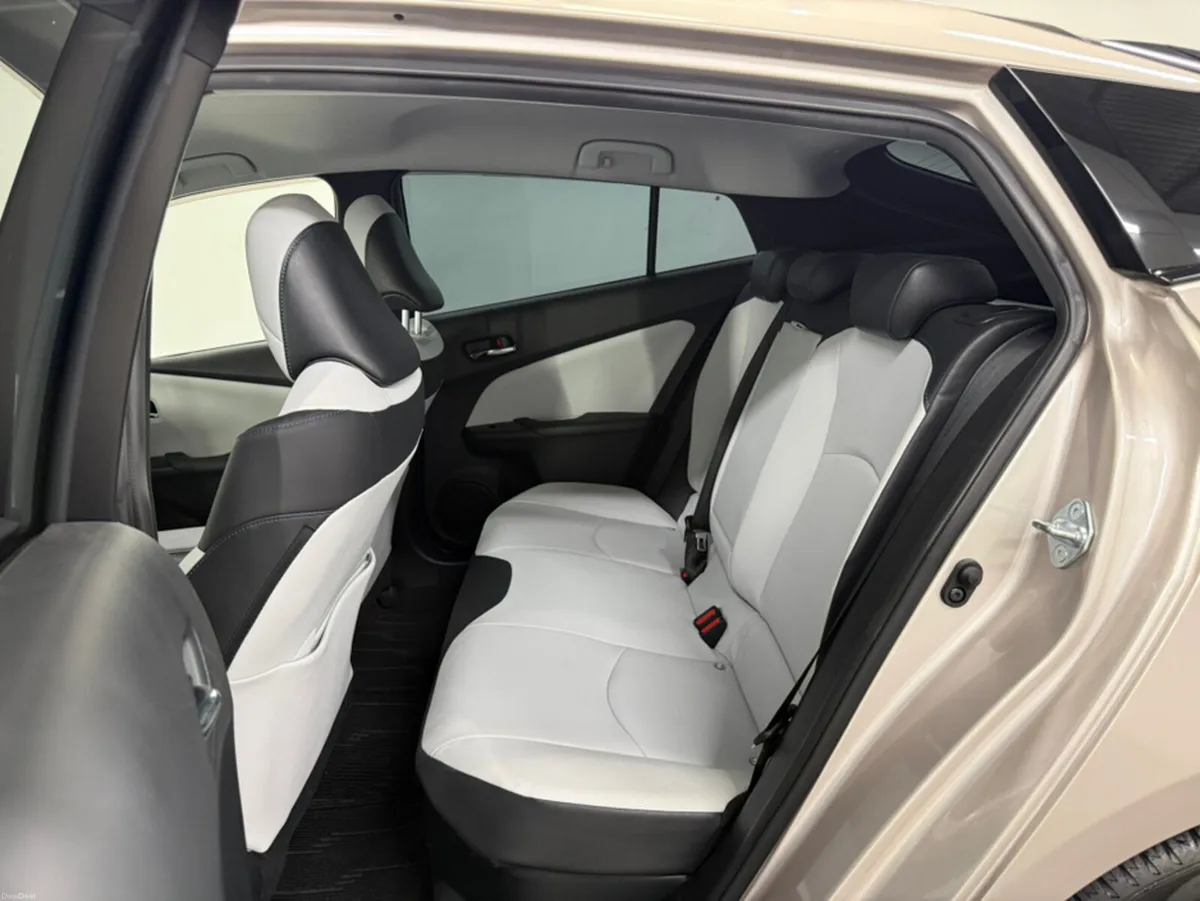 Toyota Prius **LUXURY**FULL 2 TONE LEATHER**ELECTR - Image 5
