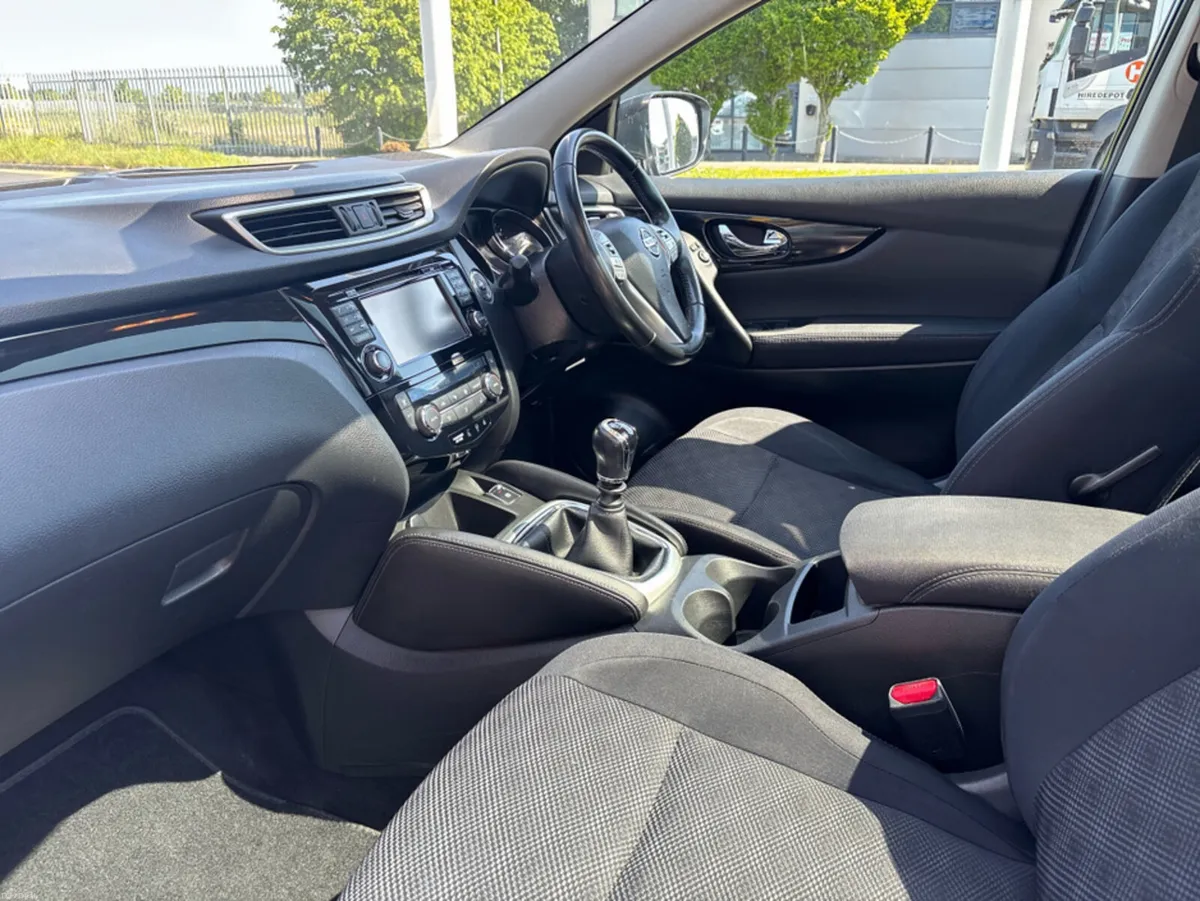Nissan Qashqai 1.2 DIG-T N-CONNECTA 5 5DR 115PS - Image 3