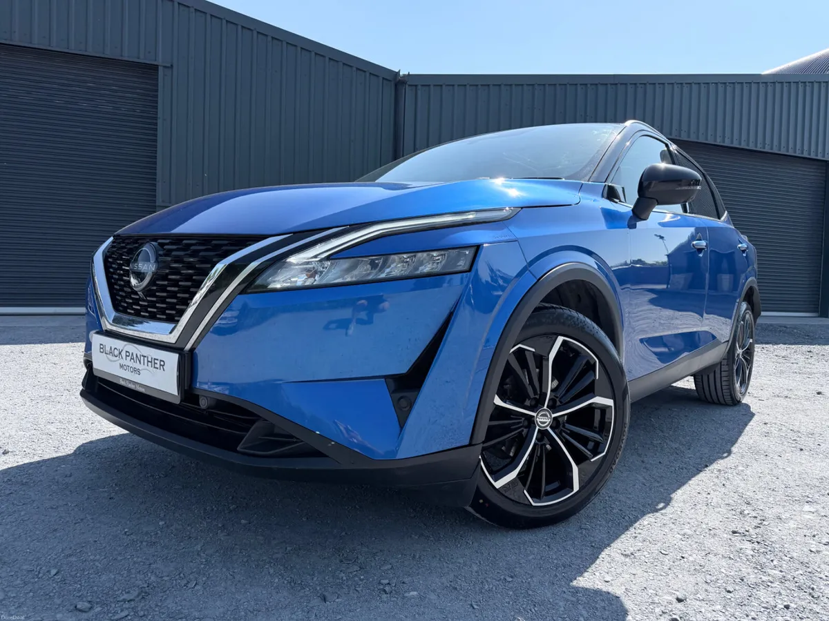 Nissan Qashqai 242’ SV Premium 1.3 MHEV GLASS ROOF - Image 2
