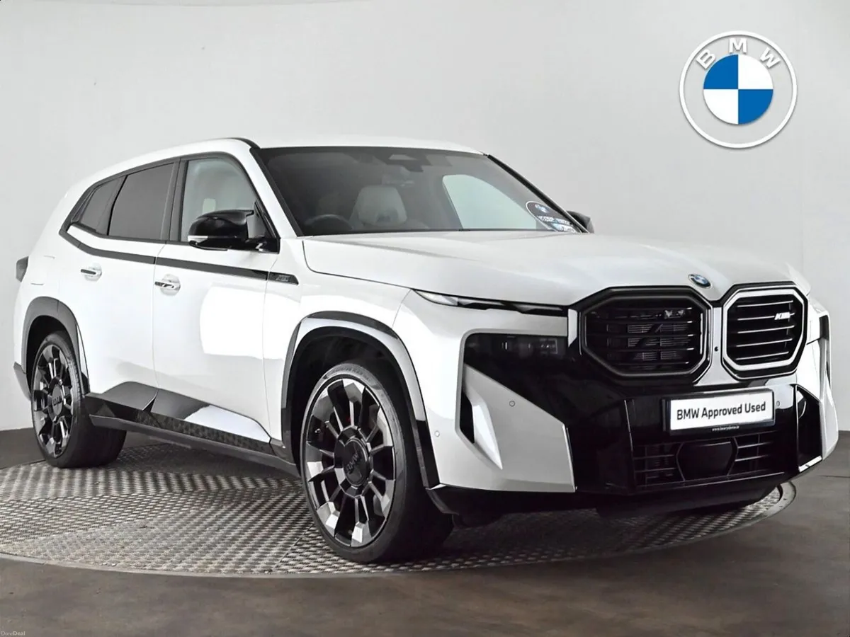 BMW XM 50e - Image 1