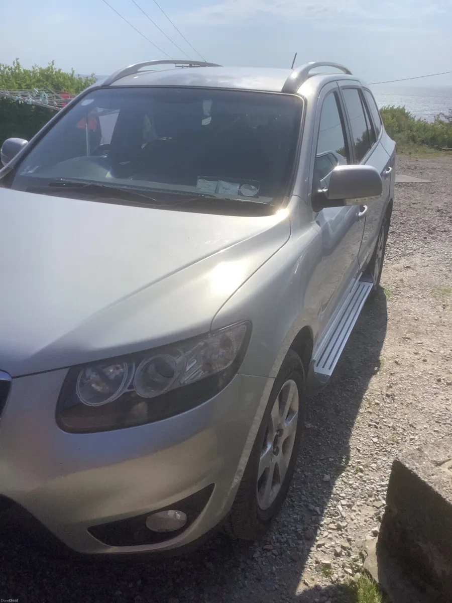Hyundai Santa  fe 2011 4x4 automatic - Image 1