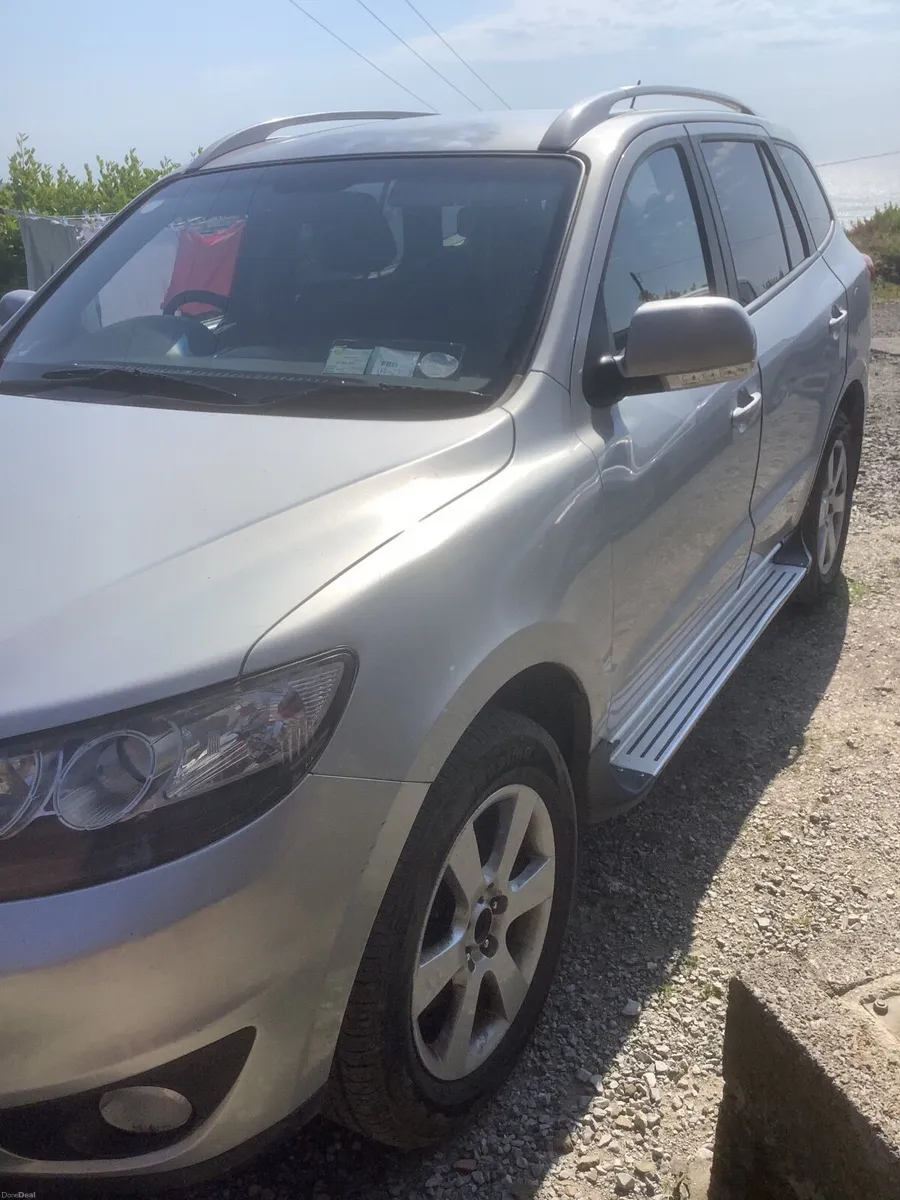 Hyundai Santa  fe 2011 4x4 automatic - Image 3