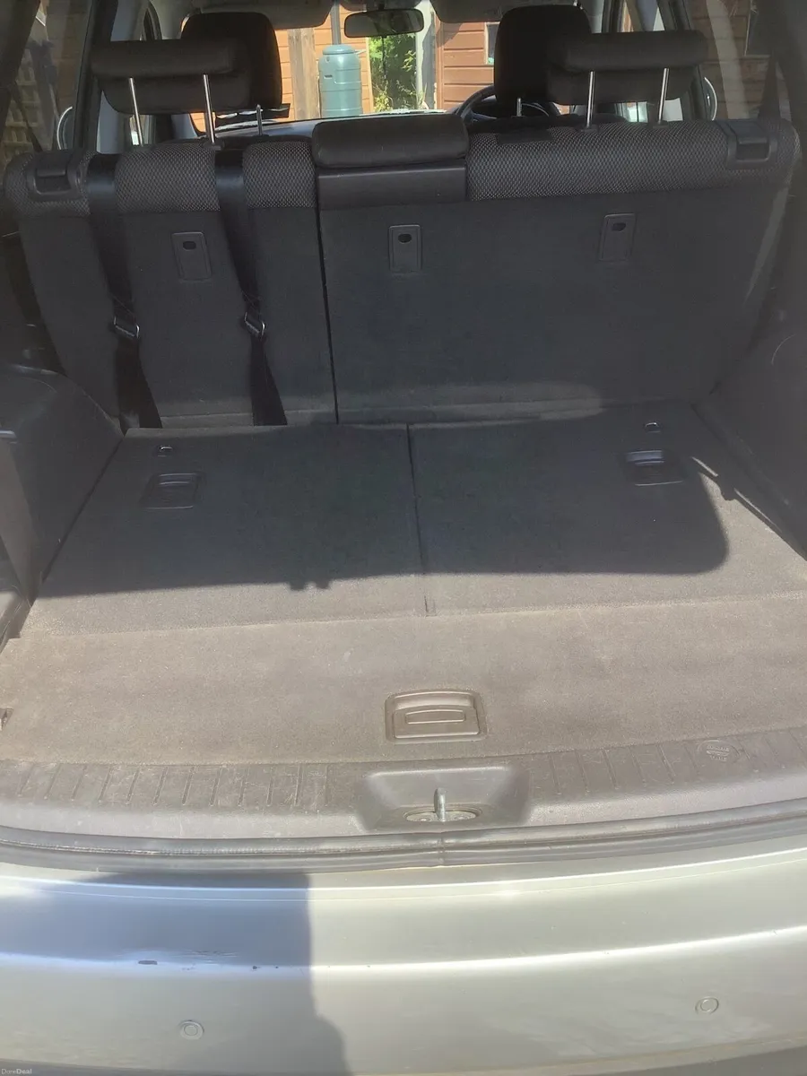 Hyundai Santa  fe 2011 4x4 automatic - Image 4
