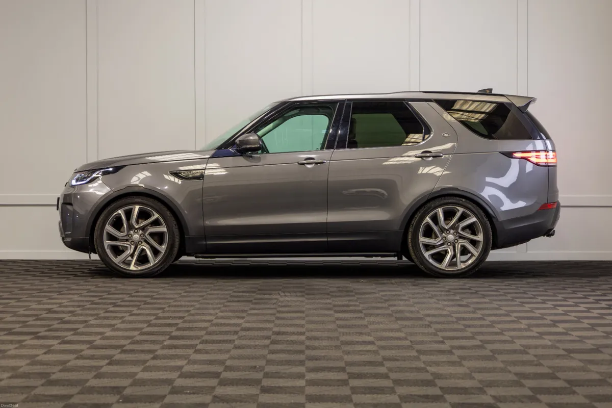 182 Land Rover Discovery HSE 7 Seater - Image 3