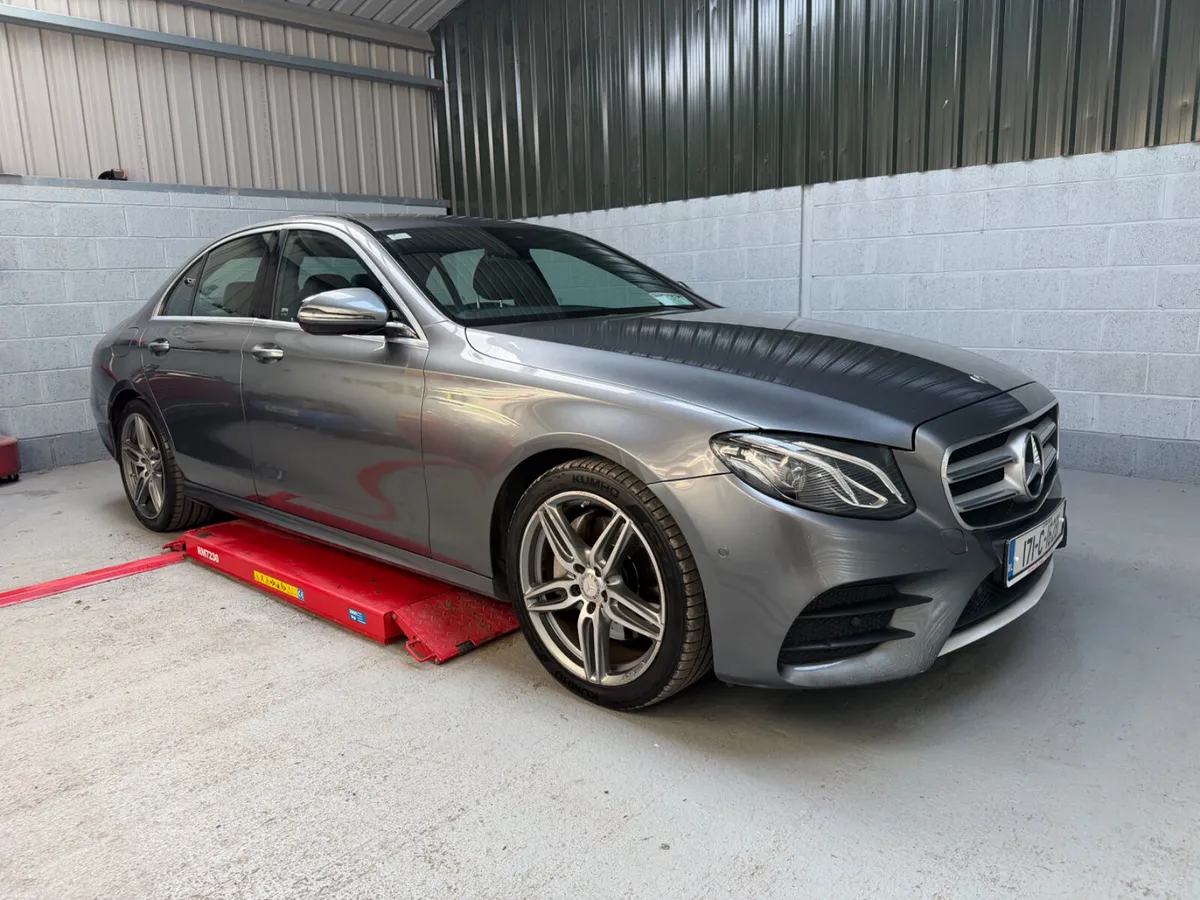 Mercedes-Benz E-Class 2017      E220 AMG LINE ! - Image 1