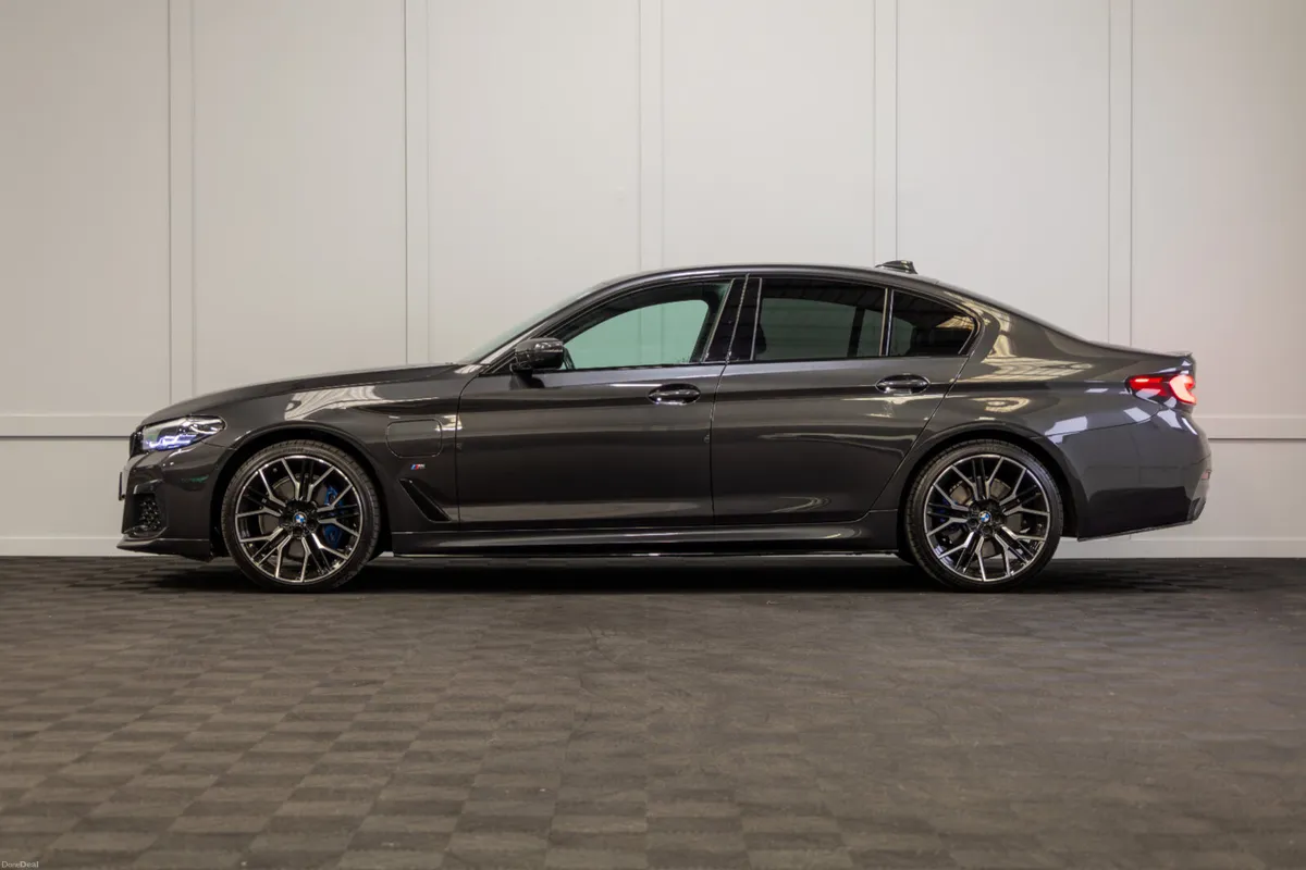 2021 BMW 5-Series 530e M-Sport - Image 3