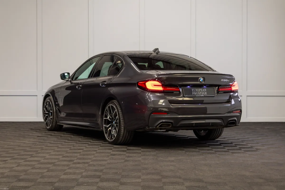 2021 BMW 5-Series 530e M-Sport - Image 4