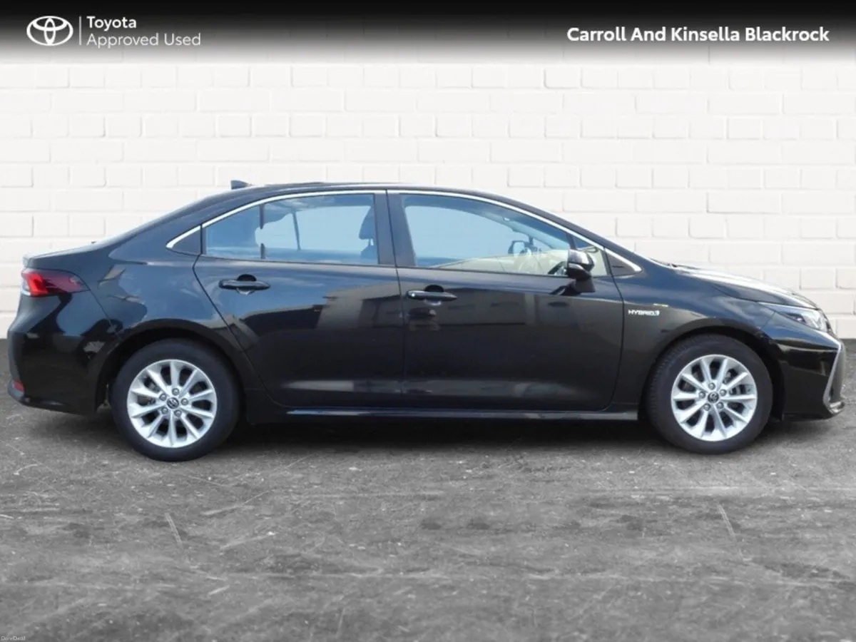 Toyota Corolla Hybrid Luna Saloon - Image 3