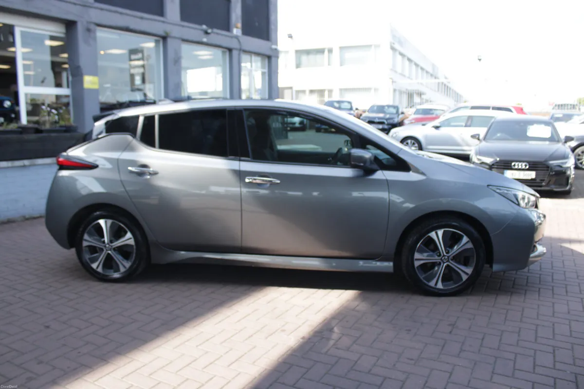 2022 NISSAN LEAF SV PREMIUM 40 KWH - Image 3
