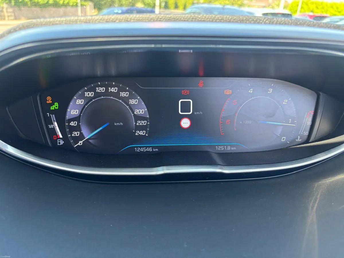Peugeot 5008 2019  7 SEATER  DIESEL  FINANCE - Image 3