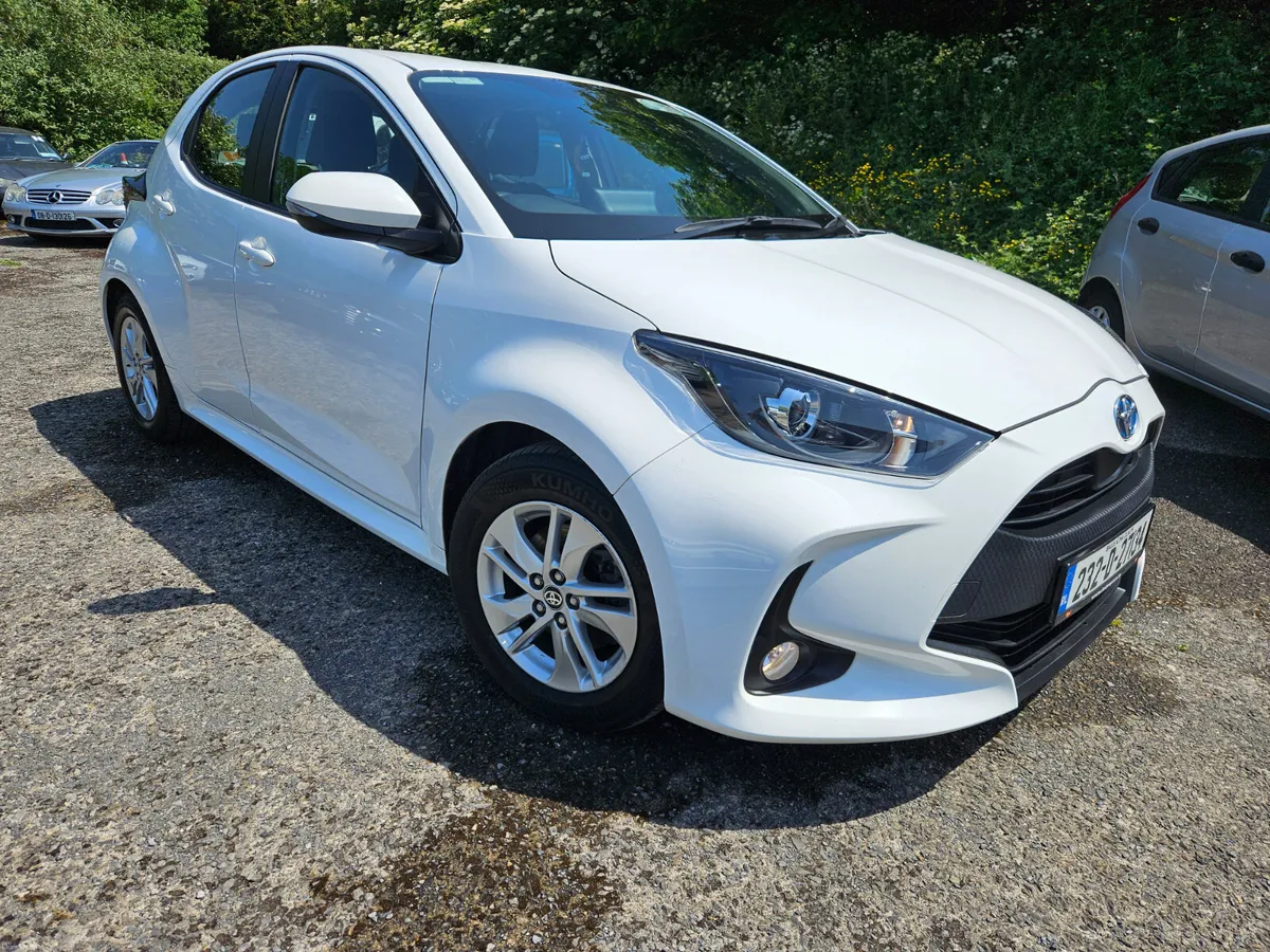 Toyota Yaris 2023 1.5 luna Hybrid - Image 1