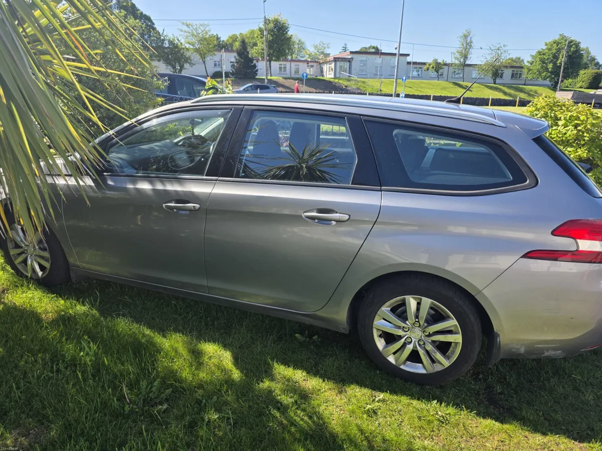 Peugeot 308 2016 - Image 2