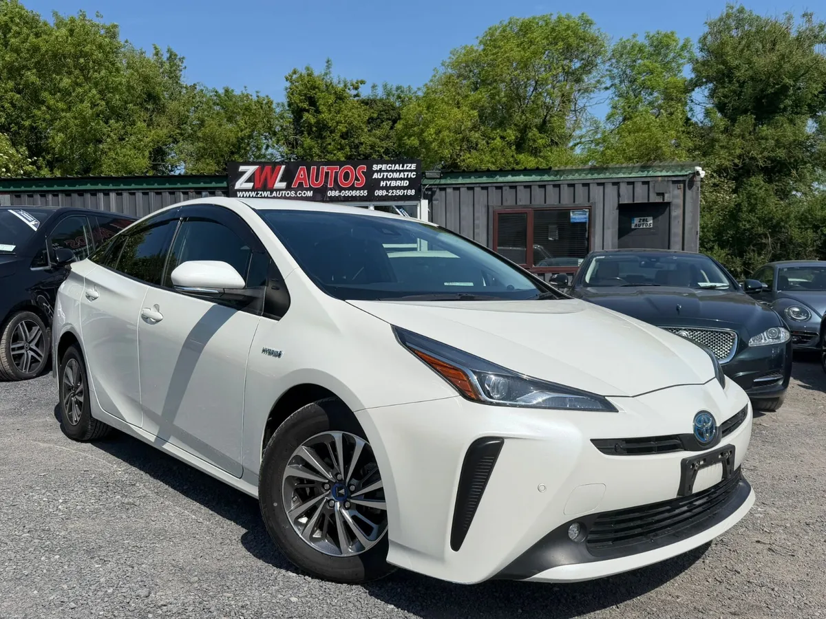 20 TOYOTA PRIUS HYBRID - Image 1