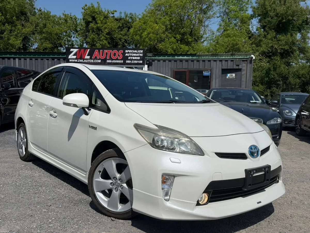 13 TOYOTA PRIUS HYBRID - Image 3