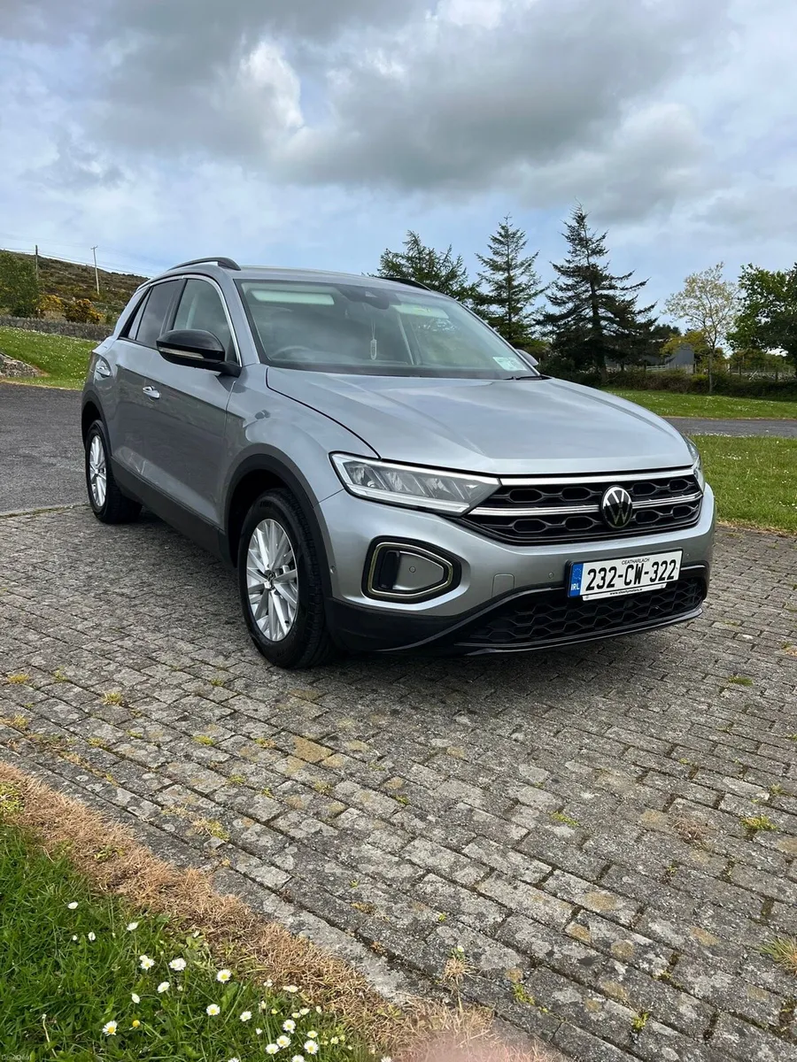 2023 Volkswagen T-Roc Life TSI 1.0 - Image 2