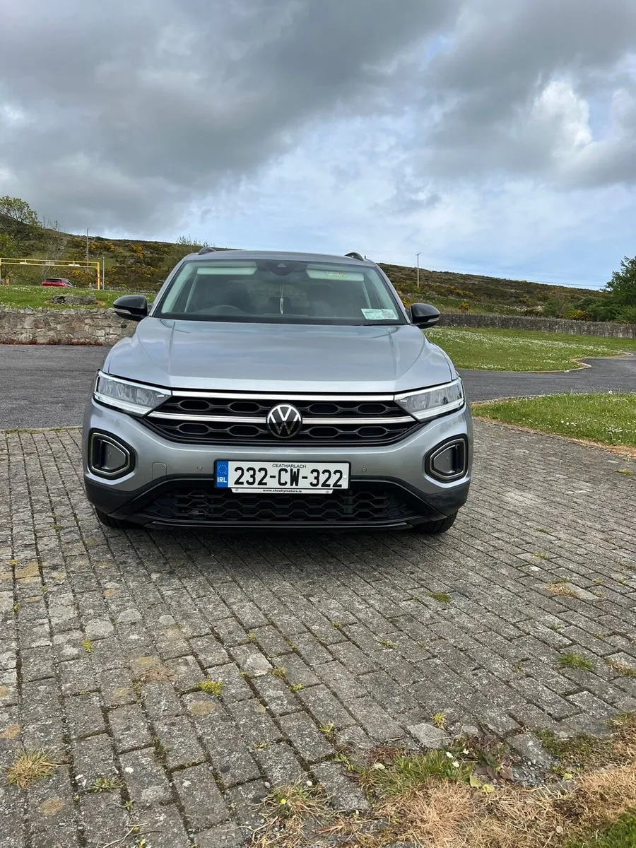 2023 Volkswagen T-Roc Life TSI 1.0 - Image 3