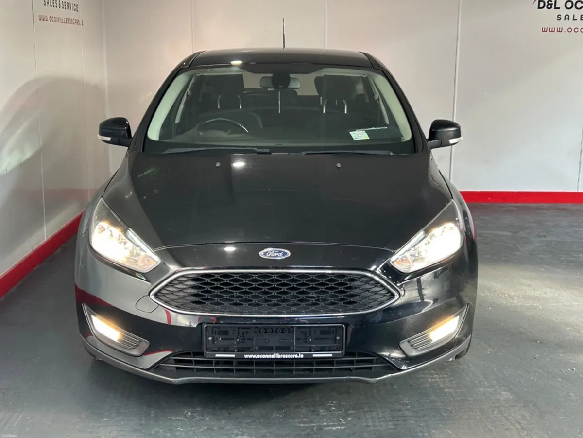 Ford Focus ZETEC 5DR 1.5 TD 95PS 6SPEED 4DR - Image 4