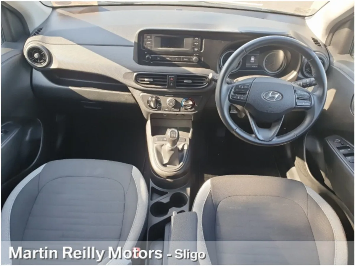 Hyundai i10 1.0 Deluxe - Image 2