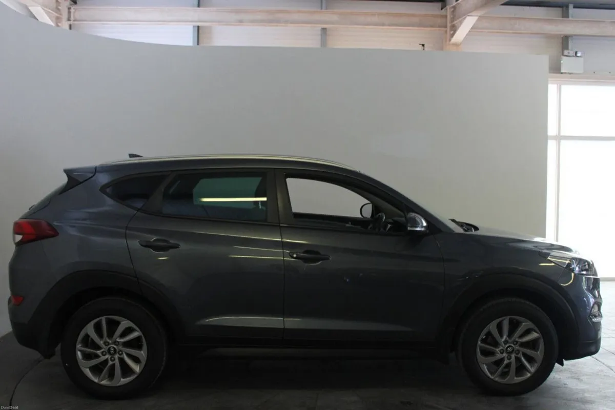 Hyundai Tucson 1.7 D Executive - Image 3