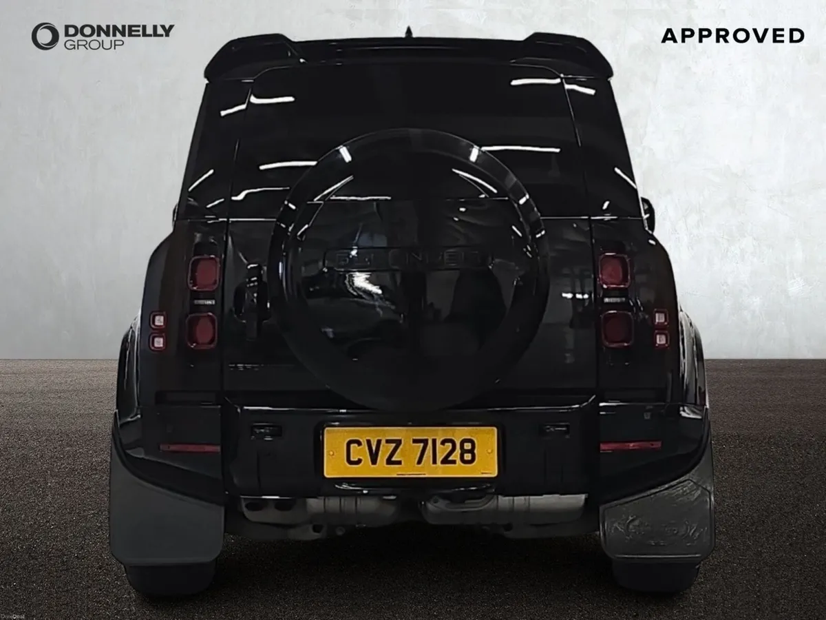 Land Rover Defender Diesel Estate X-Dynamic HSE - Image 4