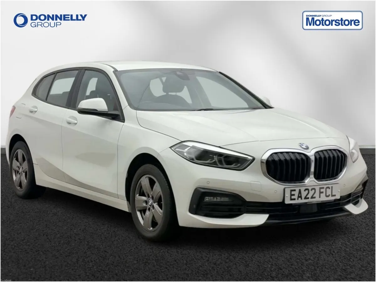 BMW 1 Series Hatchback SE - Image 1