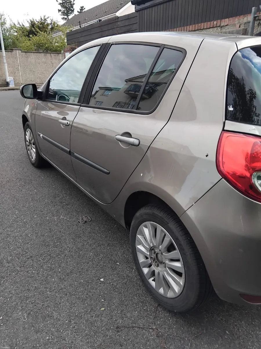 Renault Clio 2011 - Image 2