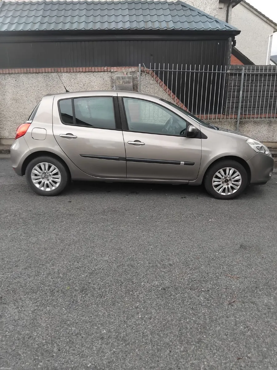 Renault Clio 2011 - Image 1