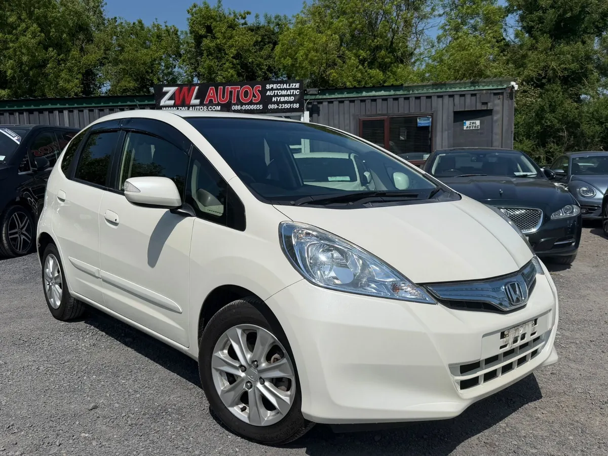 12 HONDA FIT HYBRID - Image 2