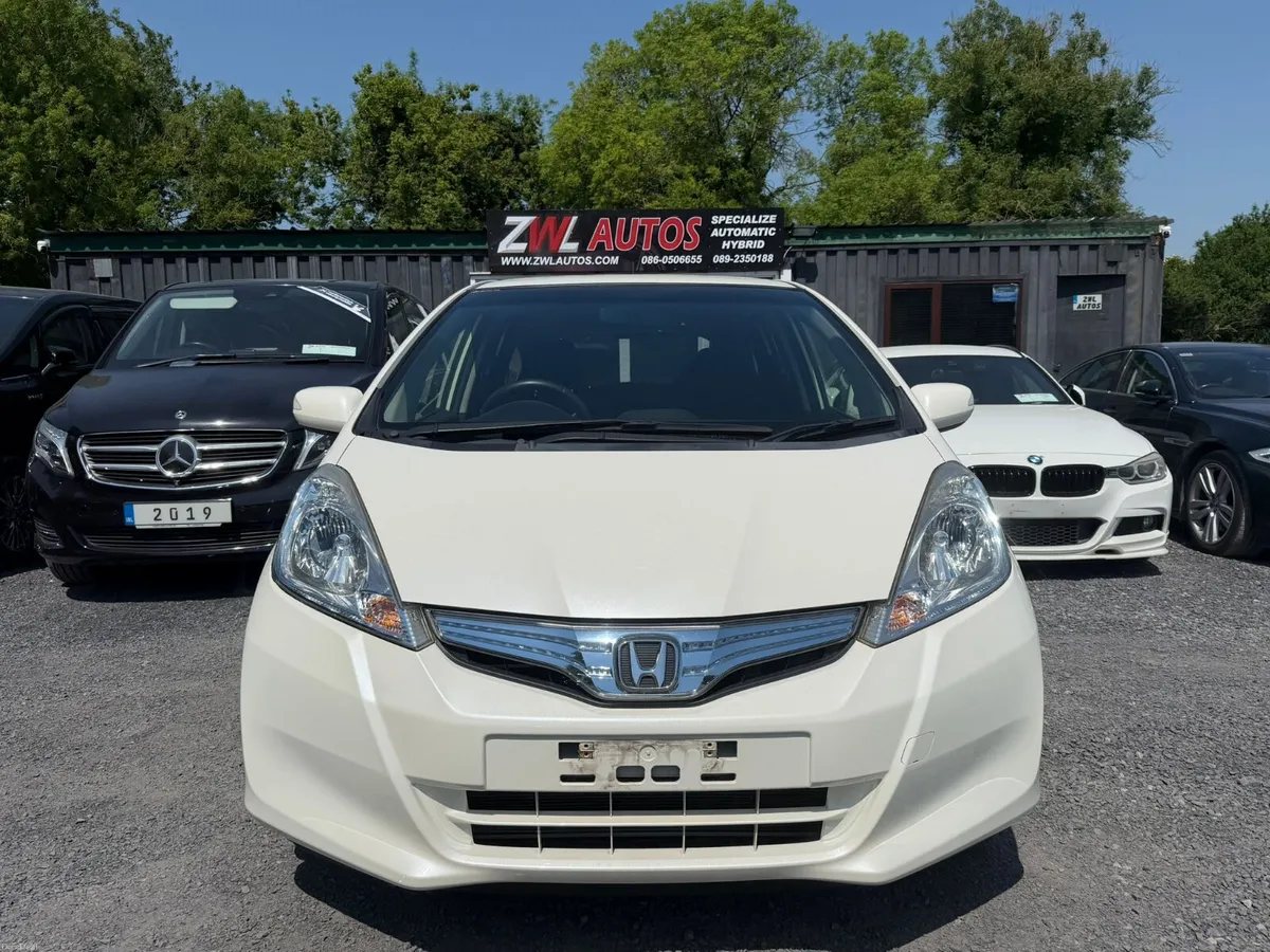 12 HONDA FIT HYBRID - Image 3