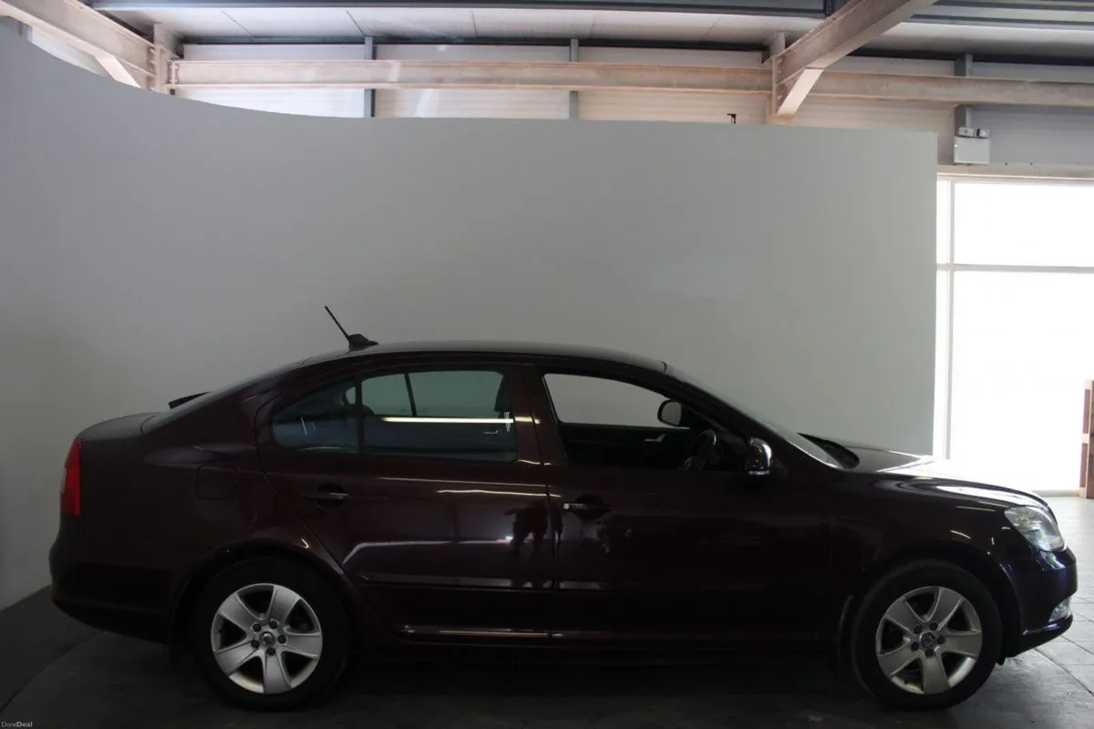 Skoda Octavia 1.6 CR TDI Exclusive - Image 3