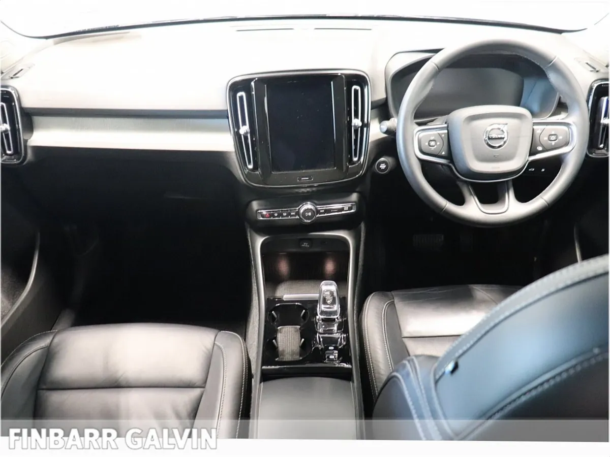 Volvo XC40 INSCRIPTION T4 RECHARGE AUTO - Image 4