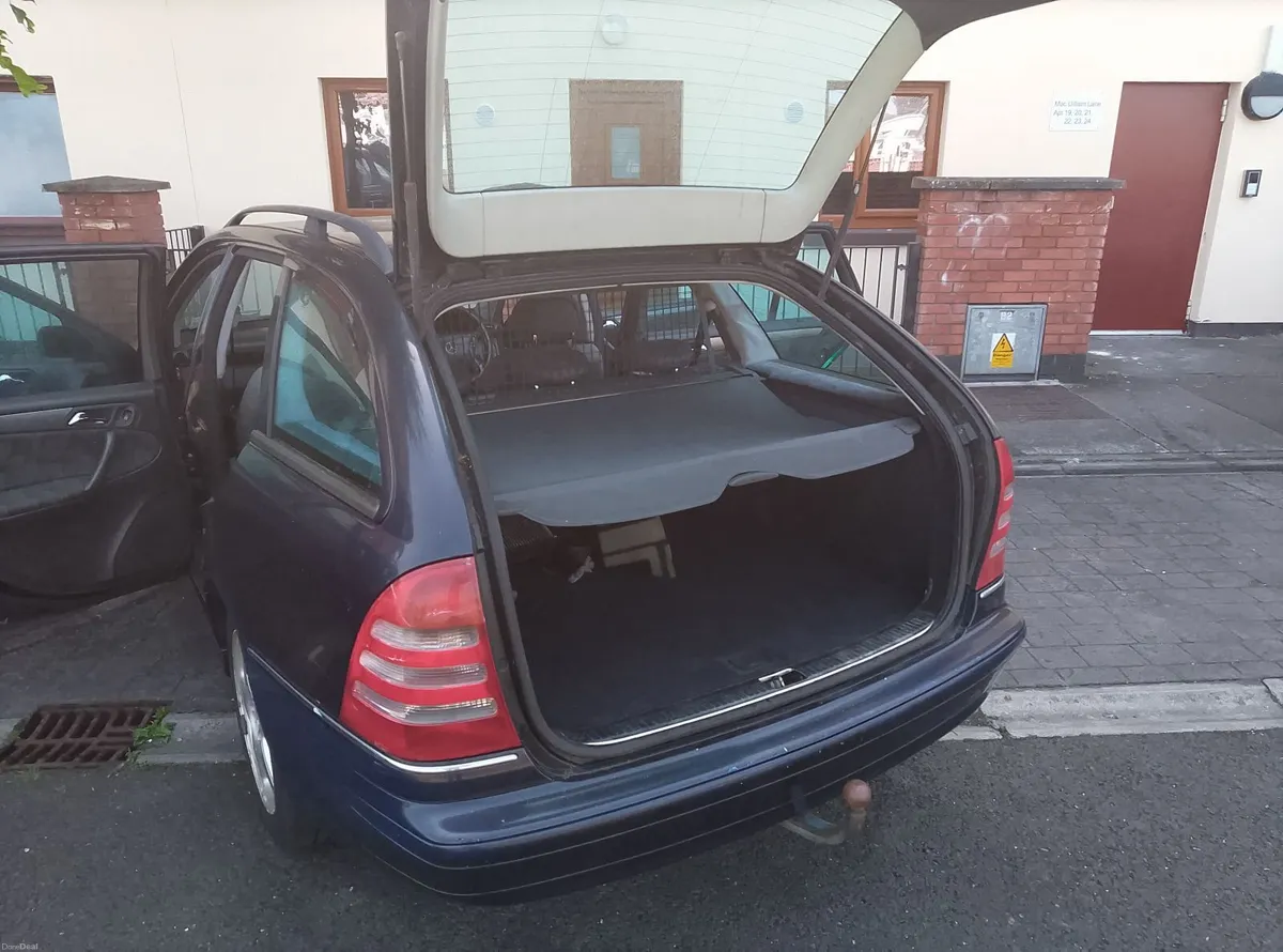 Mercedes-Benz C-Class 2003 - Image 4