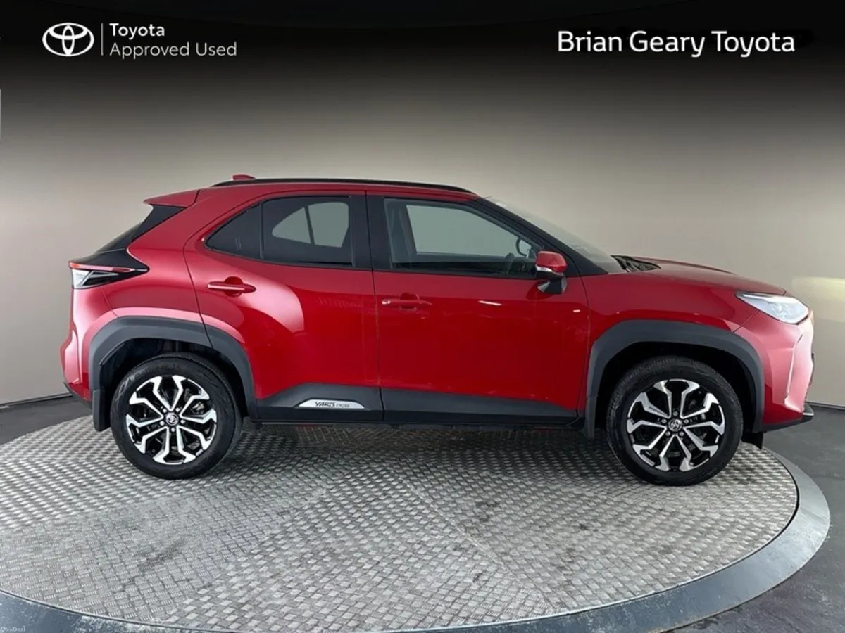 Toyota Yaris Cross HYBRID LUNA SPORT - Image 3