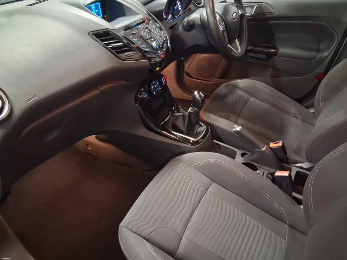 2015 Ford Fiesta 1.25 PETROL - Image 6