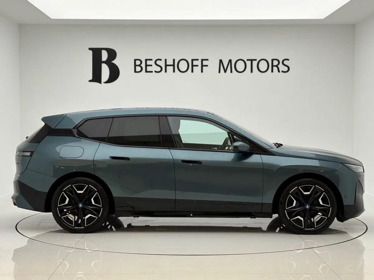 BMW iX 50 M-SPORT X-DRIVE=PAN ROOF//HUGE SPEC//D R - Image 4