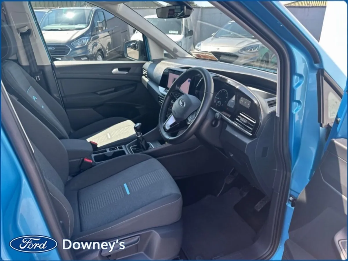 Ford Transit Connect 1.5 PETROL Active 7-SEATER - Image 2
