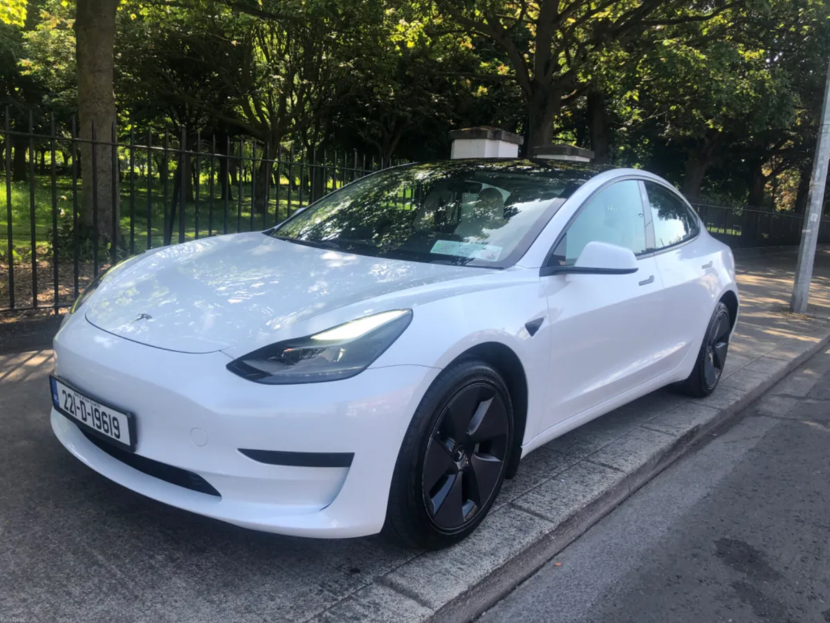 2022 TESLA MODEL 3 FULL PANORAMIC ROOF - Image 3