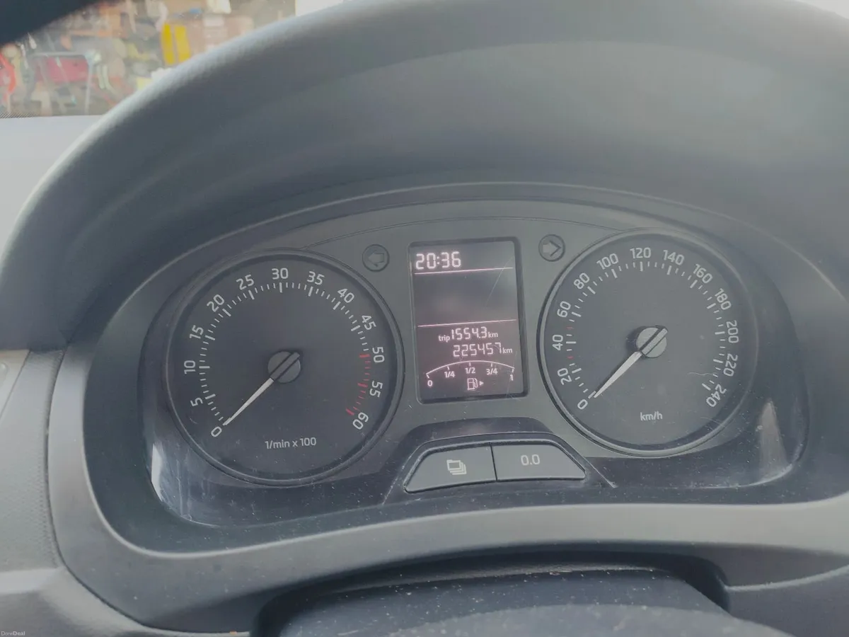 Skoda Rapid 2015 - Image 3