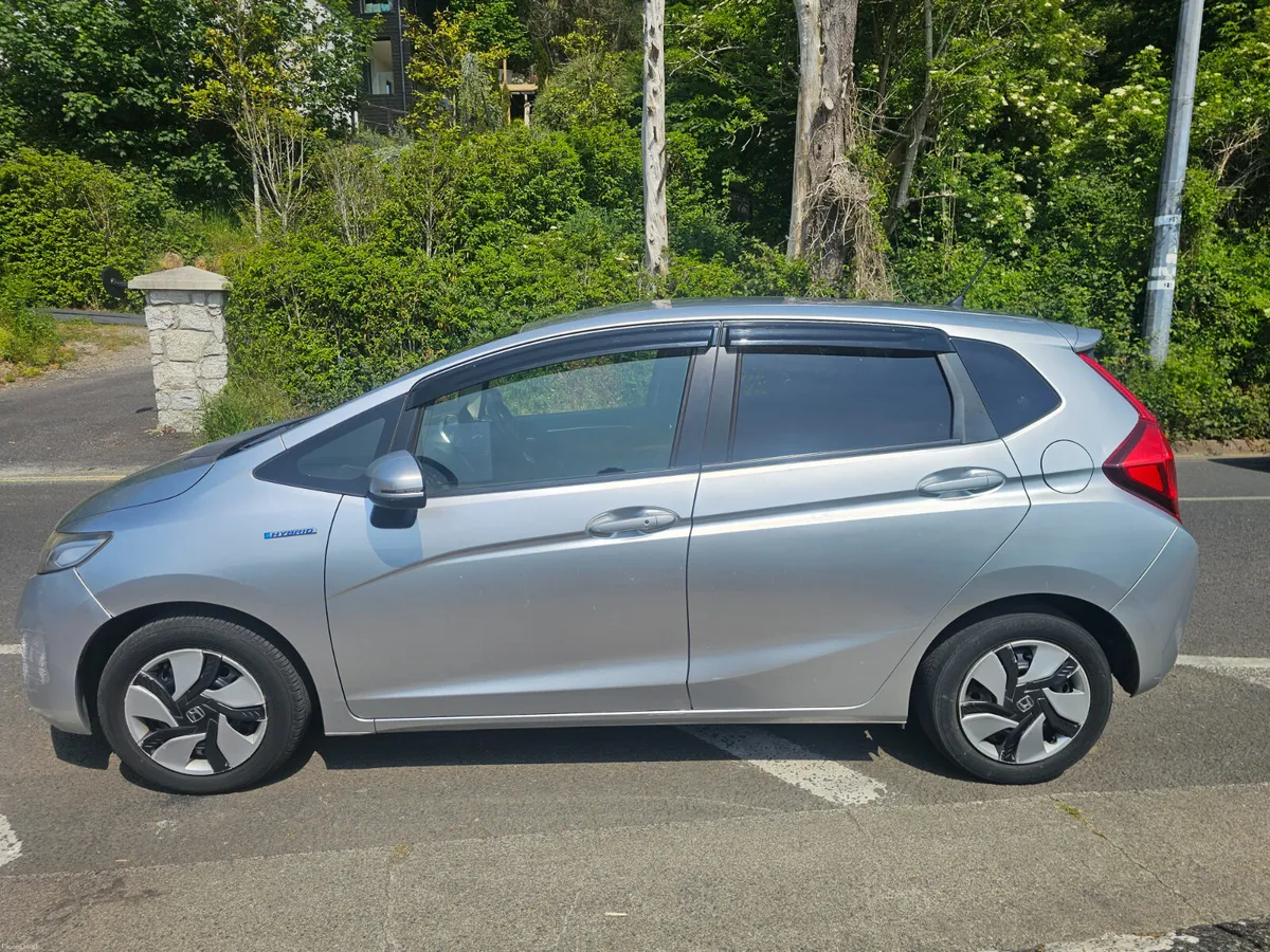 Honda Fit 2015 AUTOMATIC HYBRID - Image 3