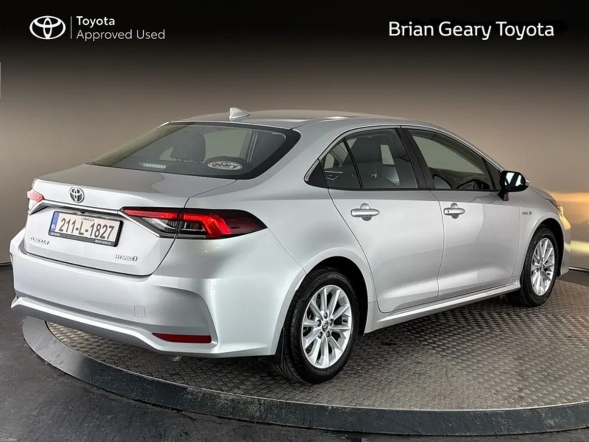 Toyota Corolla HYBRID LUNA SALOON - Image 2