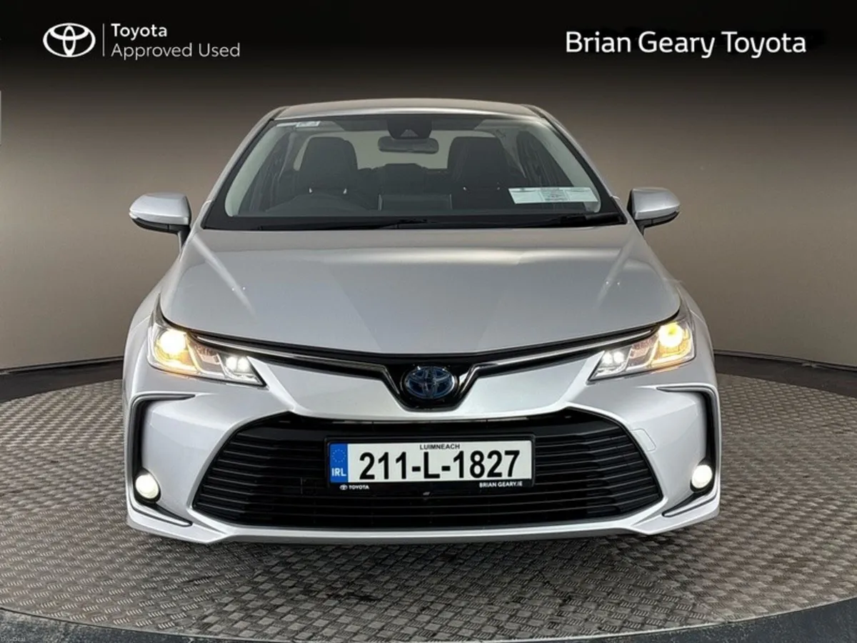 Toyota Corolla HYBRID LUNA SALOON - Image 5