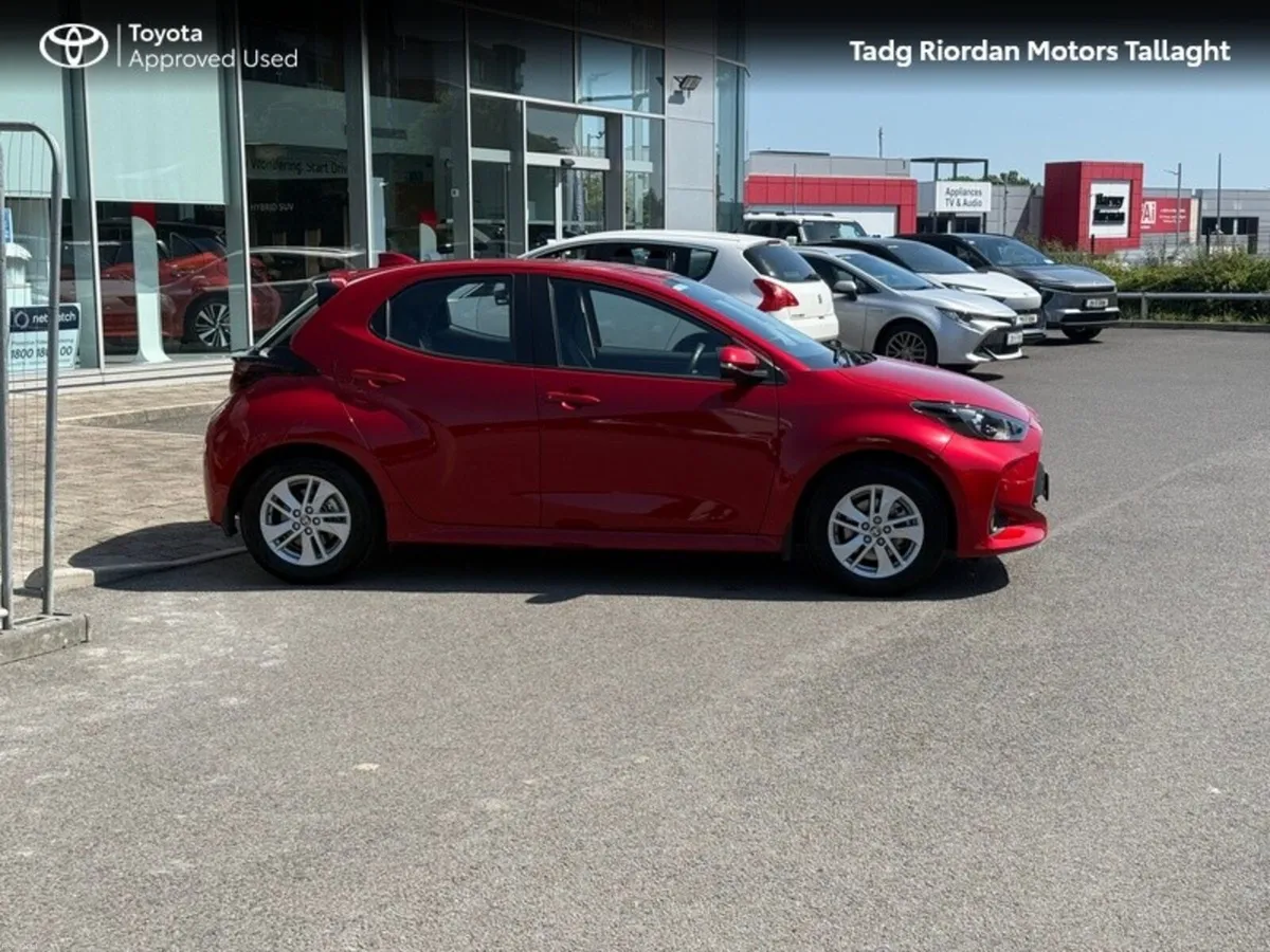 Toyota Yaris HYBRID 1.5 LUNA 115hp *** 1 OWNER FRO - Image 3