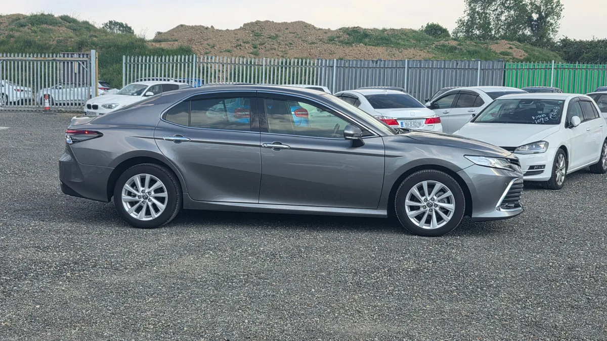 2023 Toyota Camry Hybrid | Sol G spec - Image 3