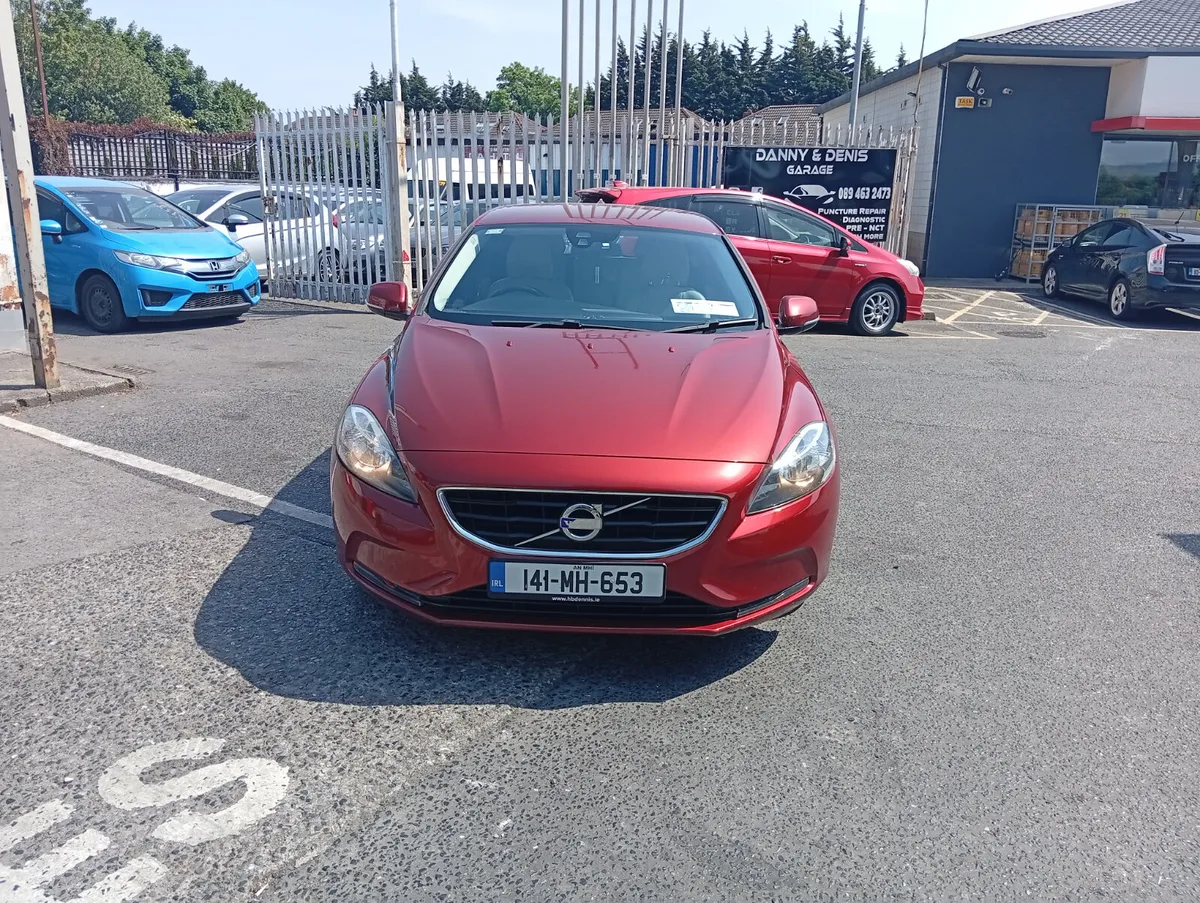 Volvo V40 2014 leather - Image 2